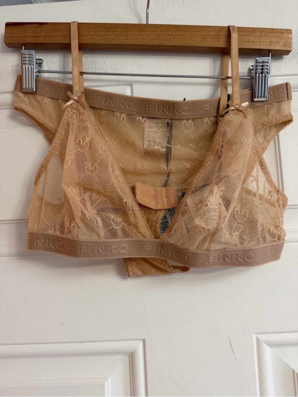 Pinko lingerie Lace  bra and panty set in nude NWT Size L with logo “Love Birds”